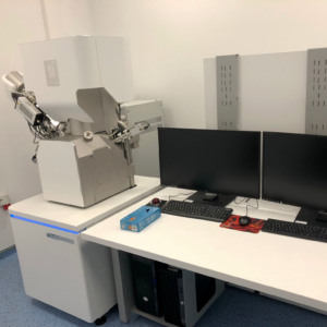 Dostawa i instalacja mikroskopów elektronowych Amber X oraz Clara firmy Tescan do Centrum Mikroskopowego Badania Materii SPIN-Lab