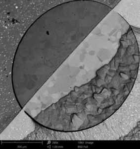 Efekt działania polerowania jonowego