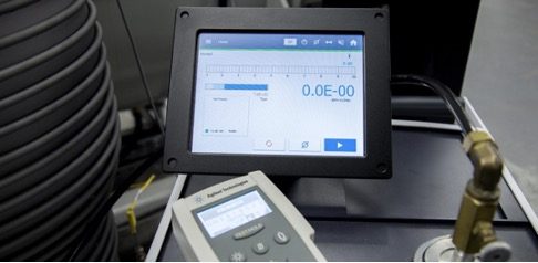 Helowy detektor nieszczelności HLD firmy Agilent Technologies